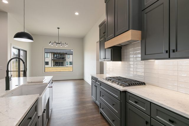 1999 N Alysheba Court, Springfield, MO 65802