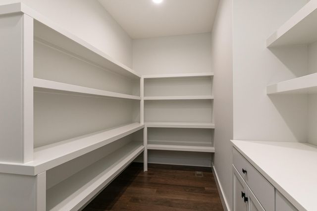 1999 N Alysheba Court, Springfield, MO 65802