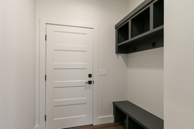 1999 N Alysheba Court, Springfield, MO 65802