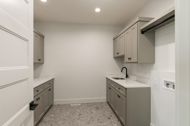 1999 N Alysheba Court, Springfield, MO 65802