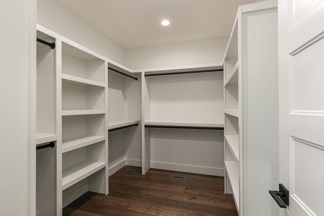 1999 N Alysheba Court, Springfield, MO 65802