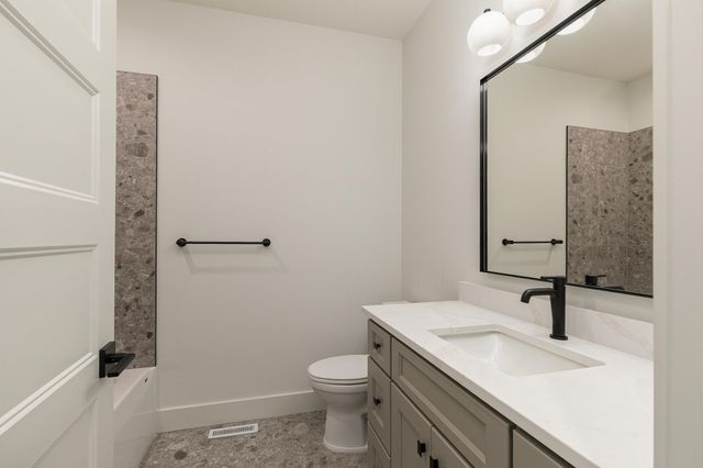 1999 N Alysheba Court, Springfield, MO 65802