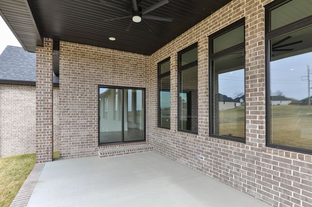 1999 N Alysheba Court, Springfield, MO 65802