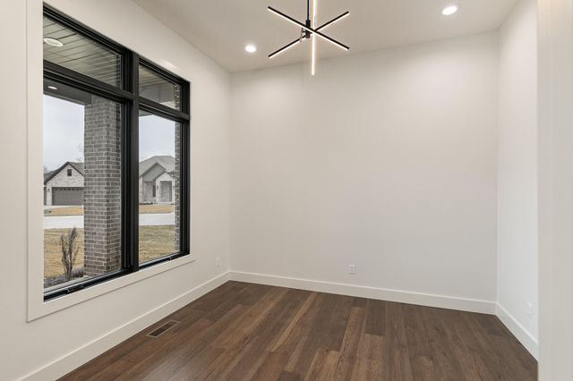 1999 N Alysheba Court, Springfield, MO 65802