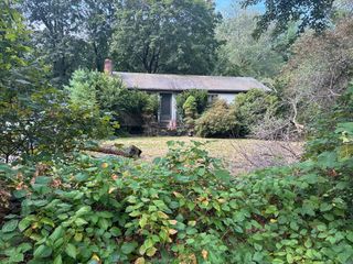 62 Carlisle Rd, Bedford, MA 01730