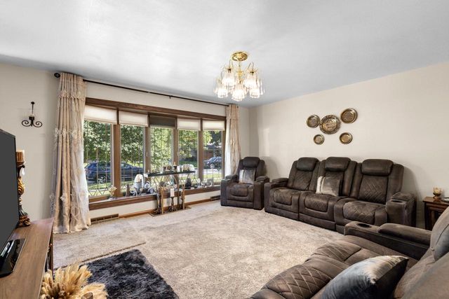 5830 Lakeview DRIVE, Milwaukee, WI 53219