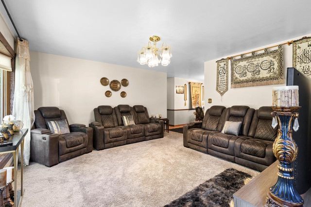 5830 Lakeview DRIVE, Milwaukee, WI 53219