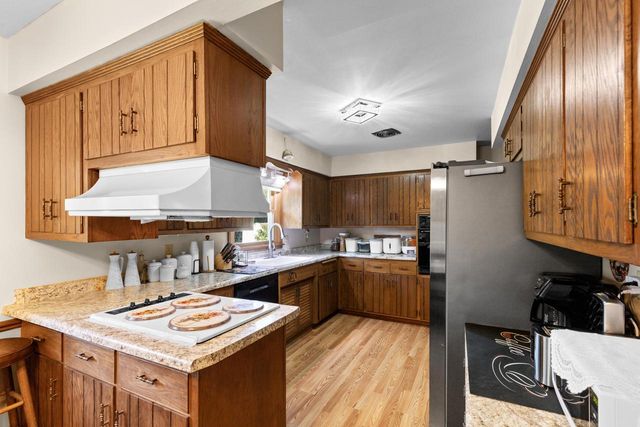 5830 Lakeview DRIVE, Milwaukee, WI 53219