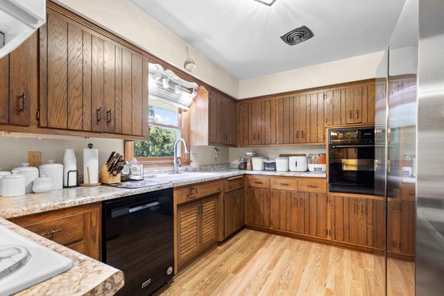 5830 Lakeview DRIVE, Milwaukee, WI 53219