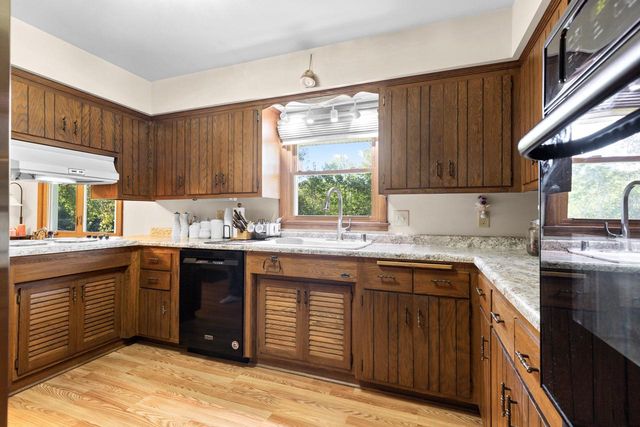 5830 Lakeview DRIVE, Milwaukee, WI 53219
