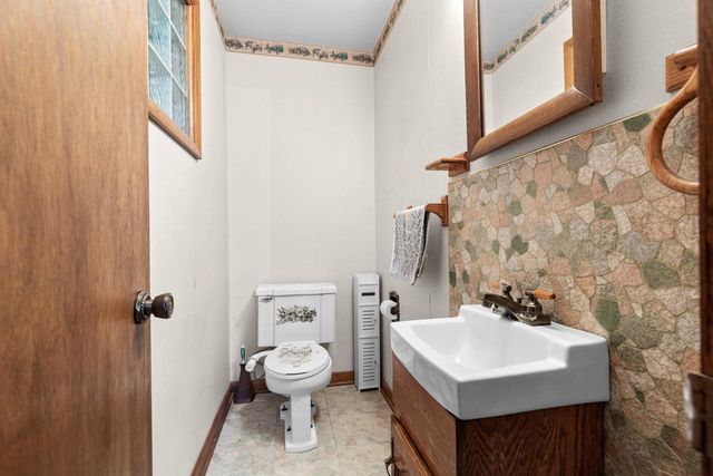 5830 Lakeview DRIVE, Milwaukee, WI 53219