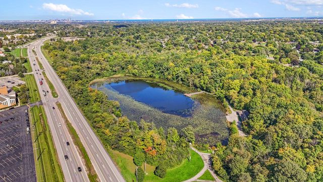5830 Lakeview DRIVE, Milwaukee, WI 53219
