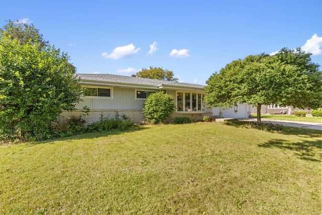 5830 Lakeview DRIVE, Milwaukee, WI 53219