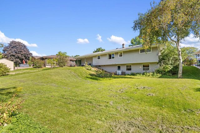 5830 Lakeview DRIVE, Milwaukee, WI 53219