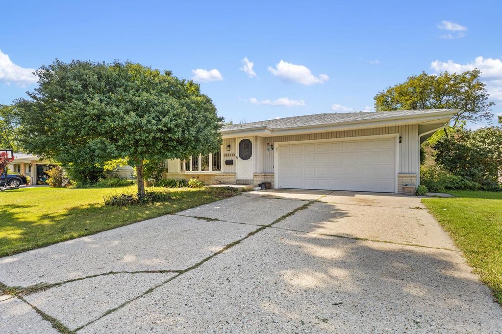 5830 Lakeview DRIVE, Milwaukee, WI 53219