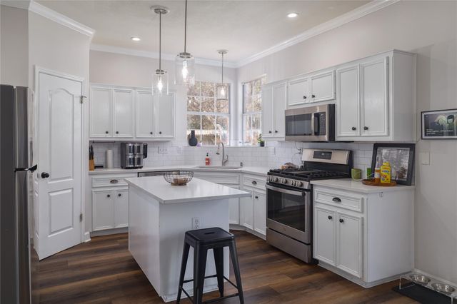 2210 Parkland CV, Round Rock, TX 78681