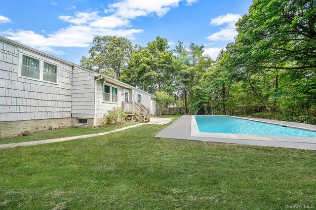 121 Foxdale Lane, Port Jefferson, NY 11777