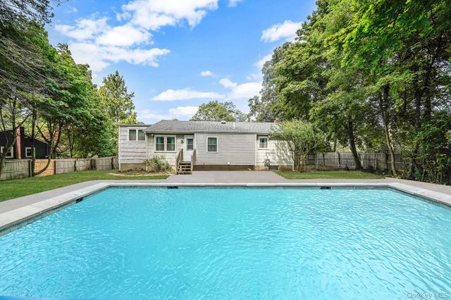 121 Foxdale Lane, Port Jefferson, NY 11777