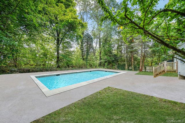 121 Foxdale Lane, Port Jefferson, NY 11777