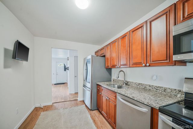 121 Foxdale Lane, Port Jefferson, NY 11777