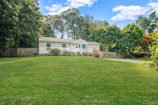 121 Foxdale Lane, Port Jefferson, NY 11777