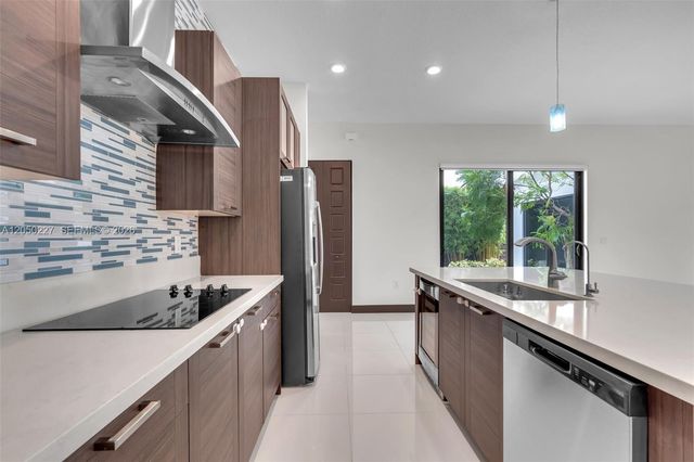 15455 NW 88th Ct, Miami Lakes, FL 33018