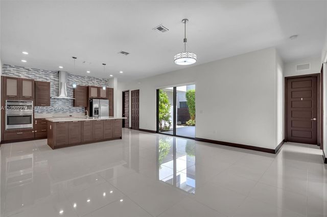 15455 NW 88th Ct, Miami Lakes, FL 33018
