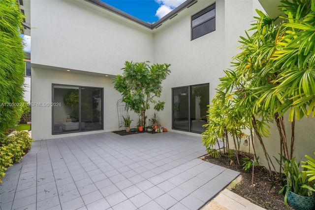 15455 NW 88th Ct, Miami Lakes, FL 33018