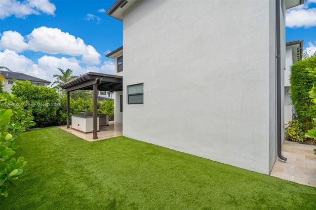 15455 NW 88th Ct, Miami Lakes, FL 33018