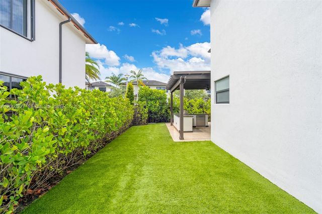 15455 NW 88th Ct, Miami Lakes, FL 33018
