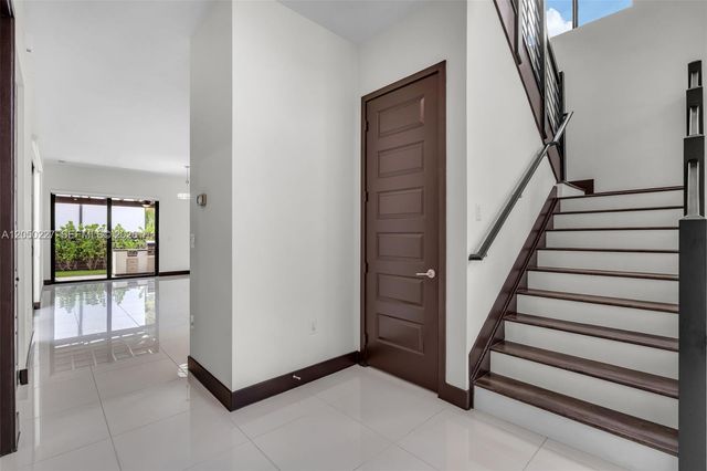 15455 NW 88th Ct, Miami Lakes, FL 33018