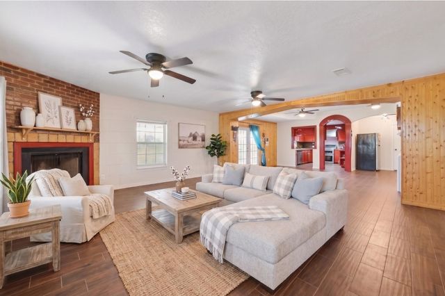 6014 Linda Drive, Rosharon, TX 77583