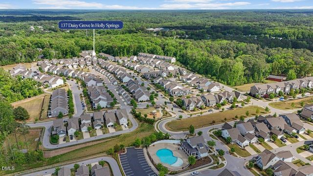 137 Daisy Grove Lane, Holly Springs, NC 27540