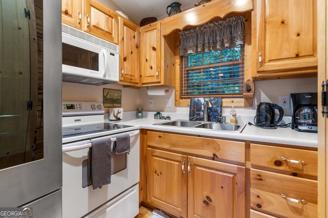 1180 Ruby Lake Drive, Hiawassee, GA 30546