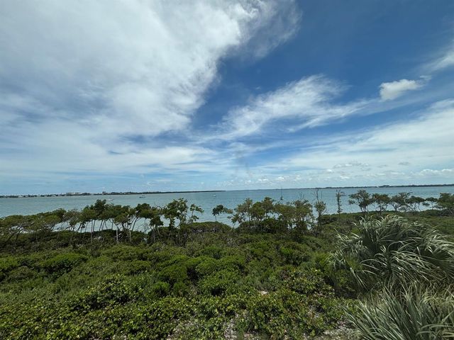 23 Harbour Isle Drive W 303, Fort Pierce, FL 34949