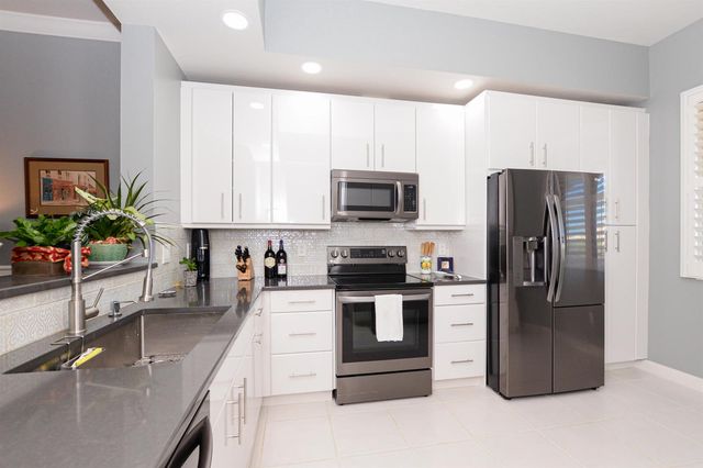 23 Harbour Isle Drive W 303, Fort Pierce, FL 34949