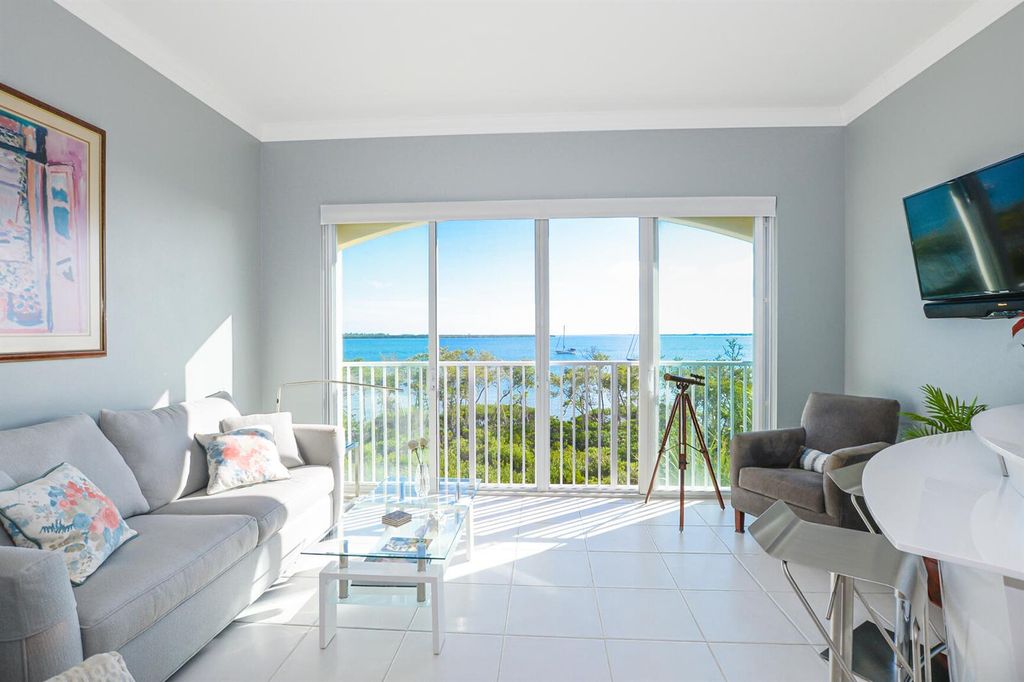 Image 17 of property listing at 23 Harbour Isle Drive W 303, Fort Pierce, FL 34949
