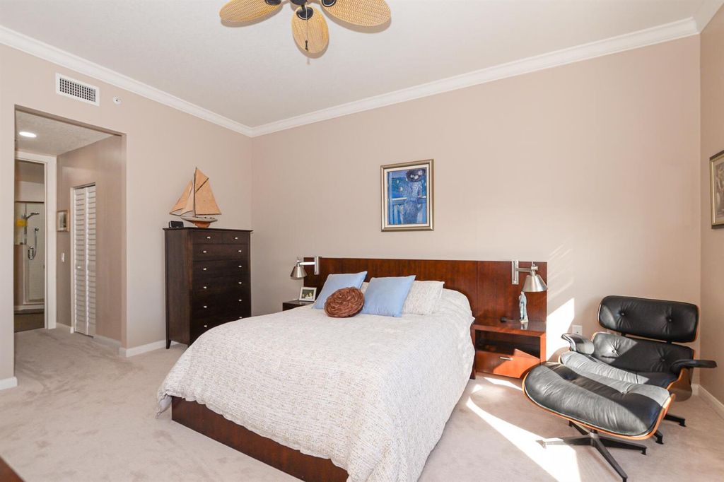 Image 24 of property listing at 23 Harbour Isle Drive W 303, Fort Pierce, FL 34949