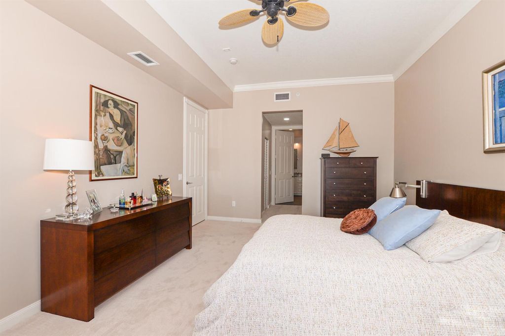 Image 25 of property listing at 23 Harbour Isle Drive W 303, Fort Pierce, FL 34949