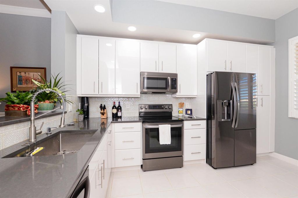 Image 3 of property listing at 23 Harbour Isle Drive W 303, Fort Pierce, FL 34949
