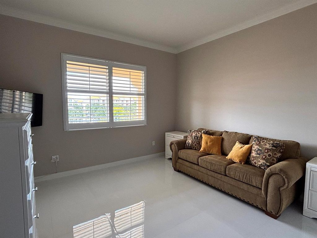 Image 37 of property listing at 23 Harbour Isle Drive W 303, Fort Pierce, FL 34949