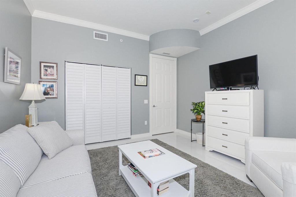 Image 38 of property listing at 23 Harbour Isle Drive W 303, Fort Pierce, FL 34949