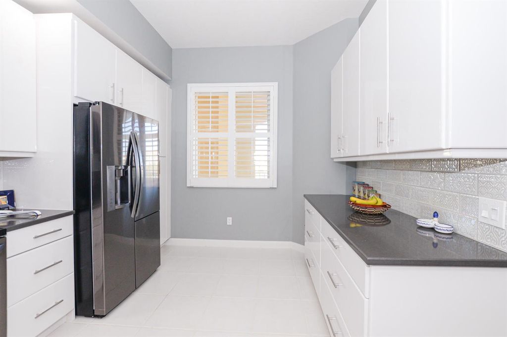 Image 4 of property listing at 23 Harbour Isle Drive W 303, Fort Pierce, FL 34949