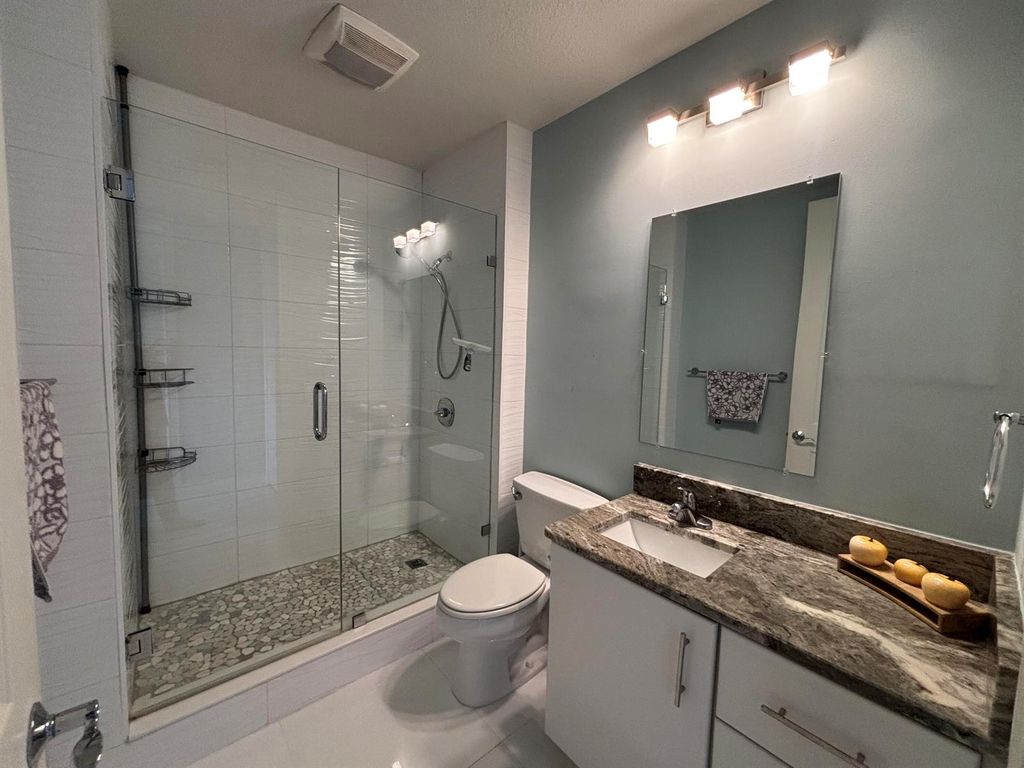 Image 40 of property listing at 23 Harbour Isle Drive W 303, Fort Pierce, FL 34949