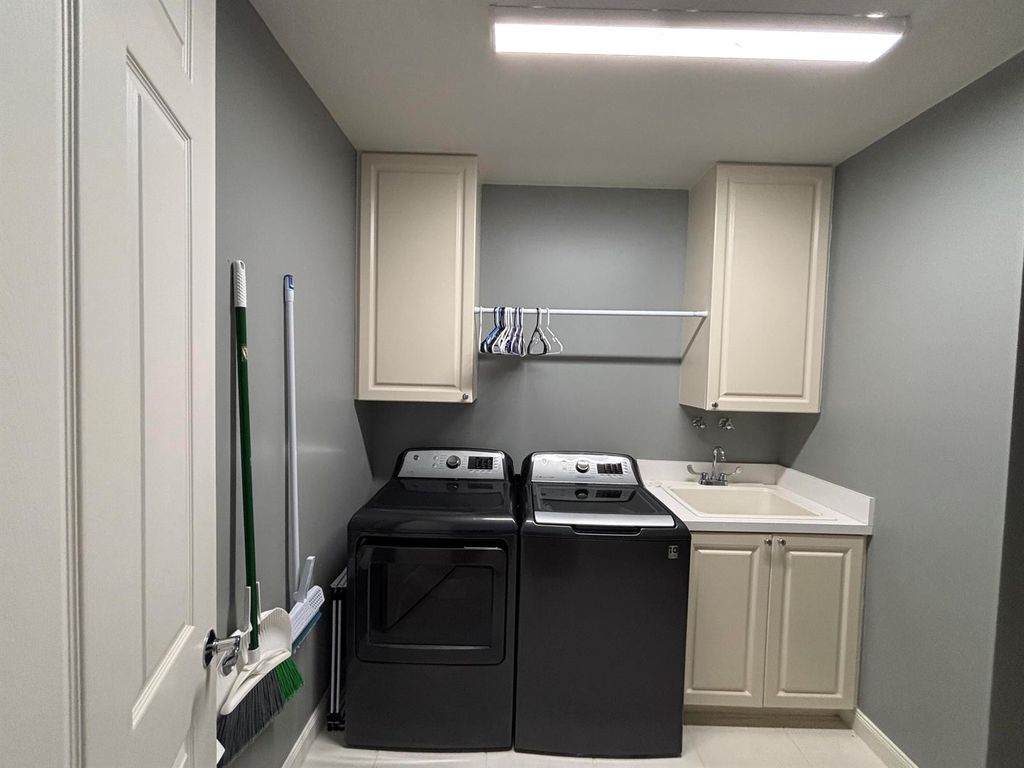 Image 41 of property listing at 23 Harbour Isle Drive W 303, Fort Pierce, FL 34949