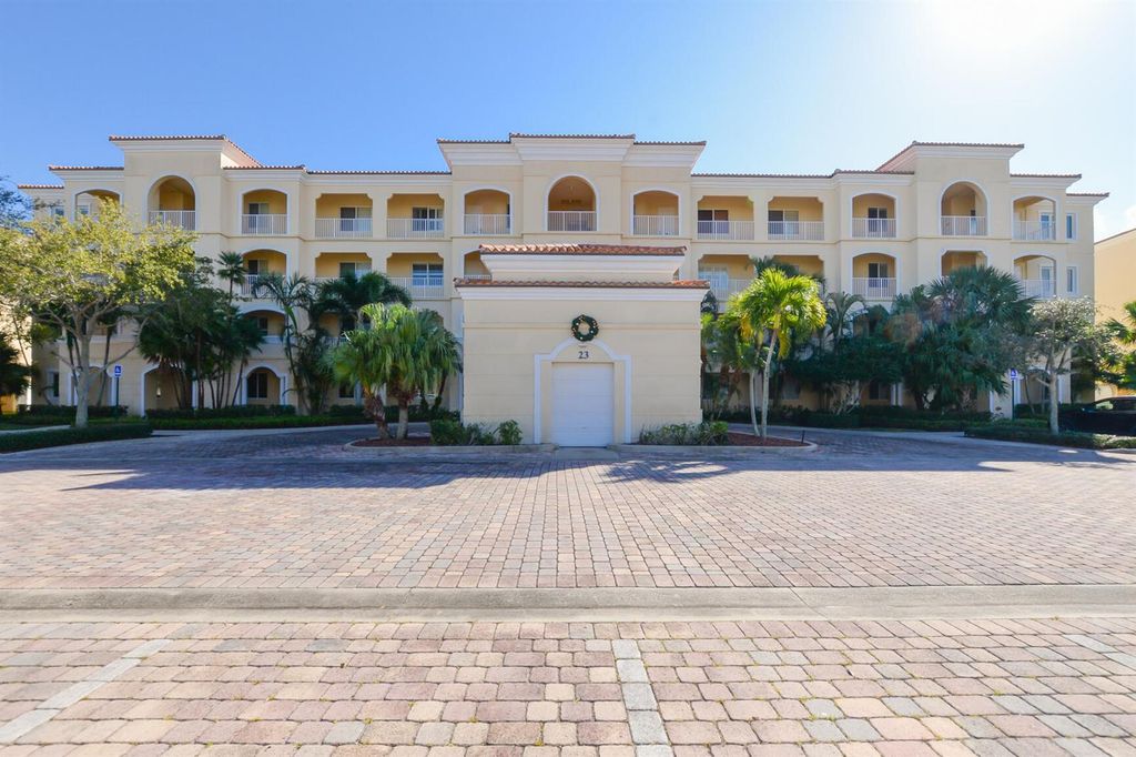Image 46 of property listing at 23 Harbour Isle Drive W 303, Fort Pierce, FL 34949
