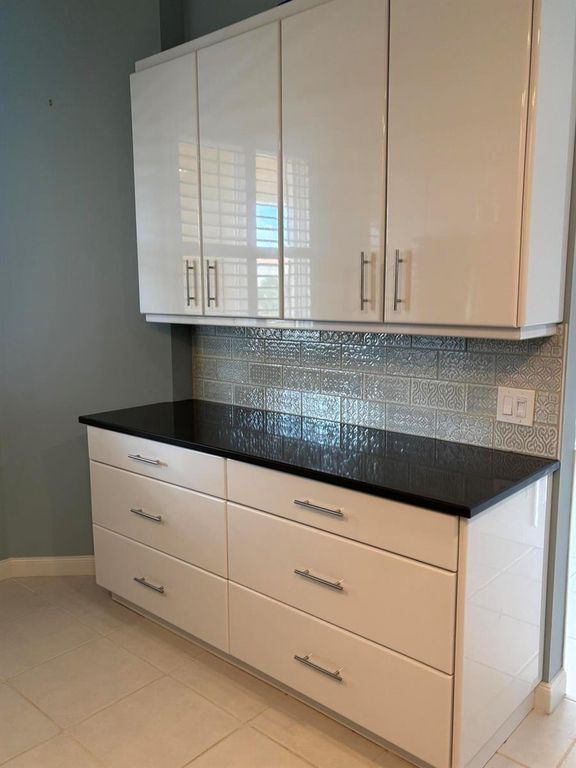 Image 7 of property listing at 23 Harbour Isle Drive W 303, Fort Pierce, FL 34949