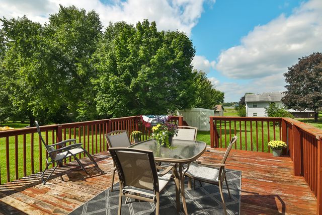 2212 CANDLEWICK Drive SE, Poplar Grove, IL 61065