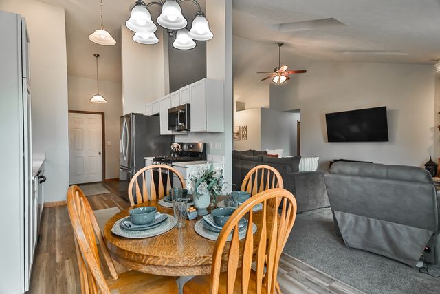 2212 CANDLEWICK Drive SE, Poplar Grove, IL 61065