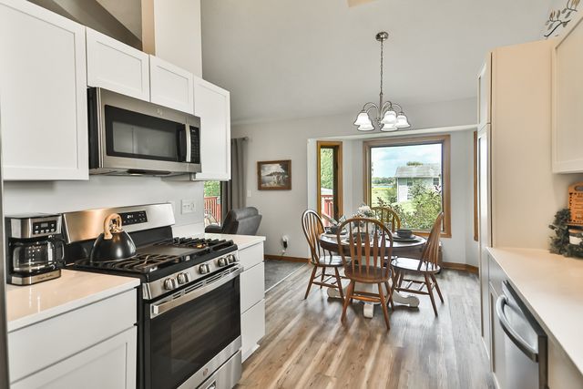 2212 CANDLEWICK Drive SE, Poplar Grove, IL 61065